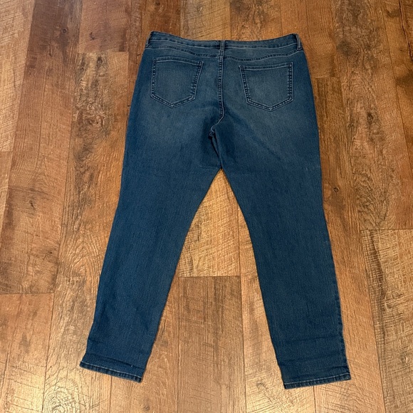 WOMENS OLD NAVY JEAN SIZE 16 - Picture 4 of 4